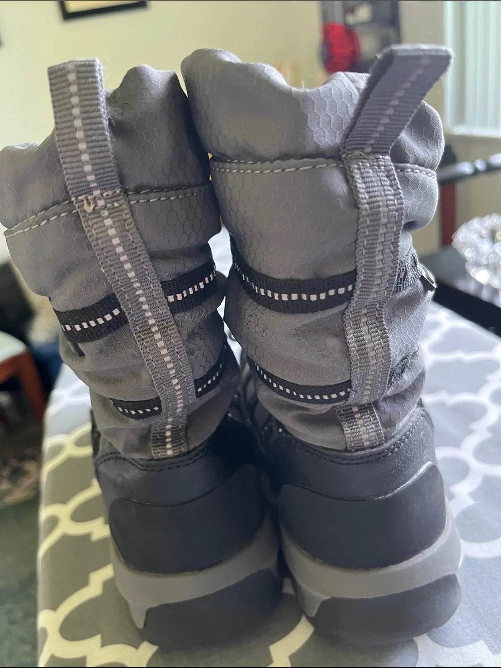 Lands’End Youth Size 2M Waterproof Winter Snow Boots Lace Up Toggle Closure.
